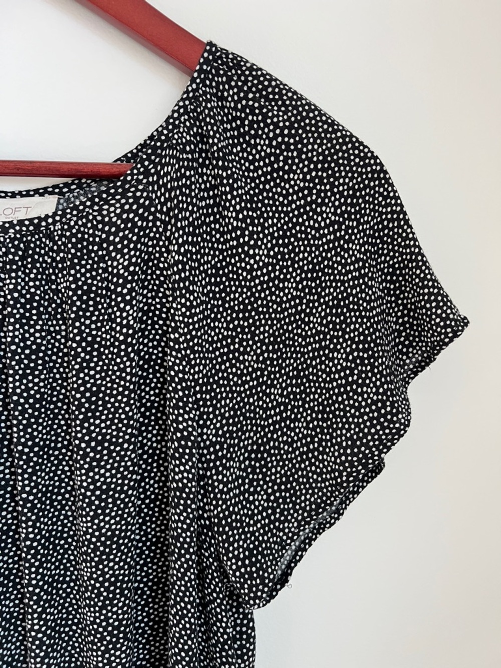 LOFT | Black & White Dot Short Flutter Sleeves Office Blouse Style #612187 Small - Picture 5 of 17